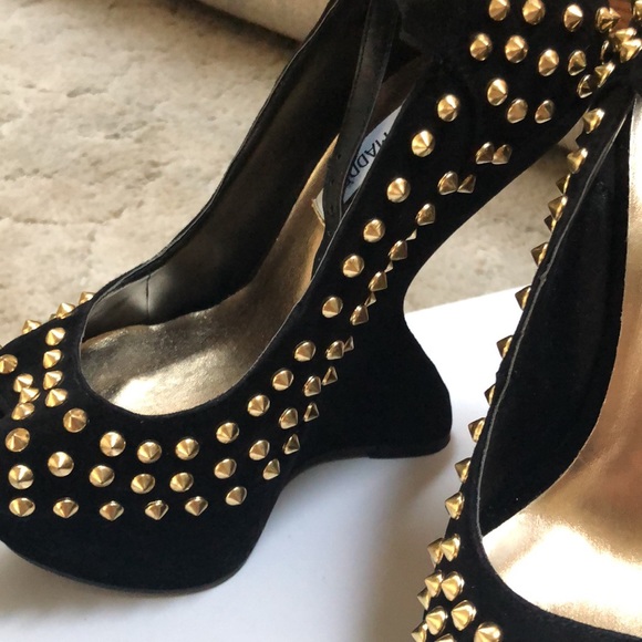 Steve Madden black suede heels. - Picture 6 of 8